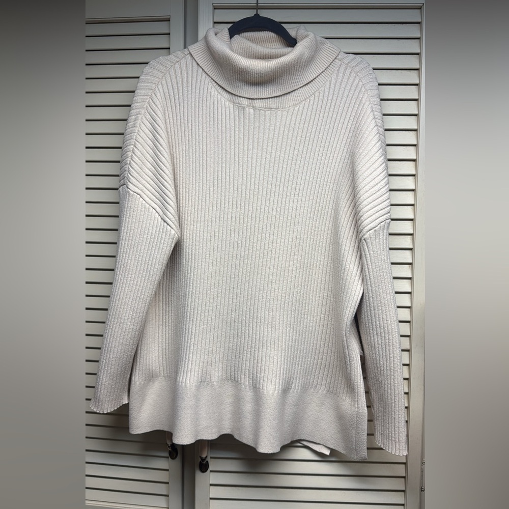 Women's Ribbed Knit Sweater - Light Gray